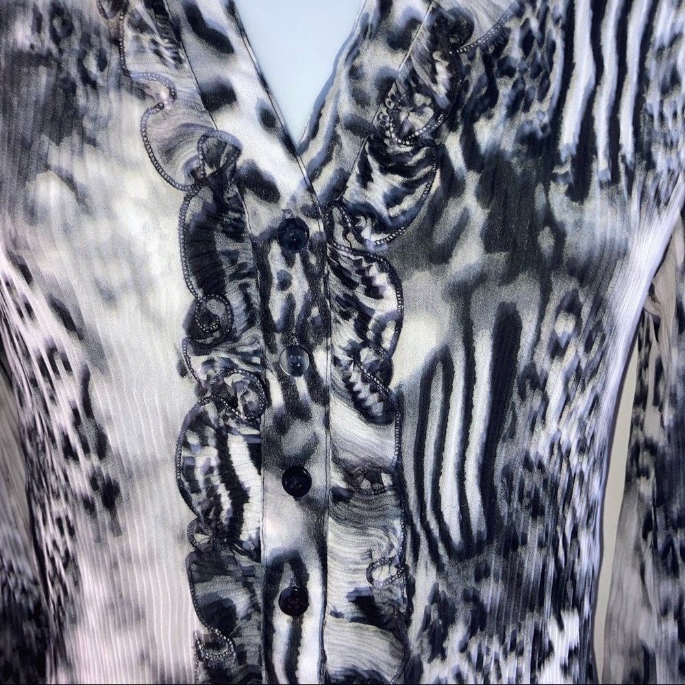 Sioni Crinkle Poly Ruffle Front Animal Print Top M Black White Gray - Picture 3 of 7